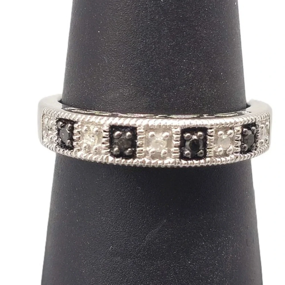 .925 SILVER .12CT BLACK & WHITE DIAMOND RING SIZE 7 3.3G (GNH022622)